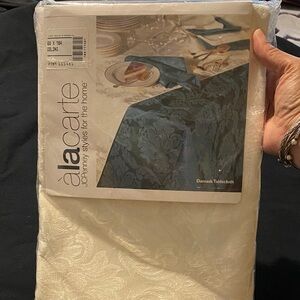 NEW JCPenney À La Carte Damask Tablecloth in Cream